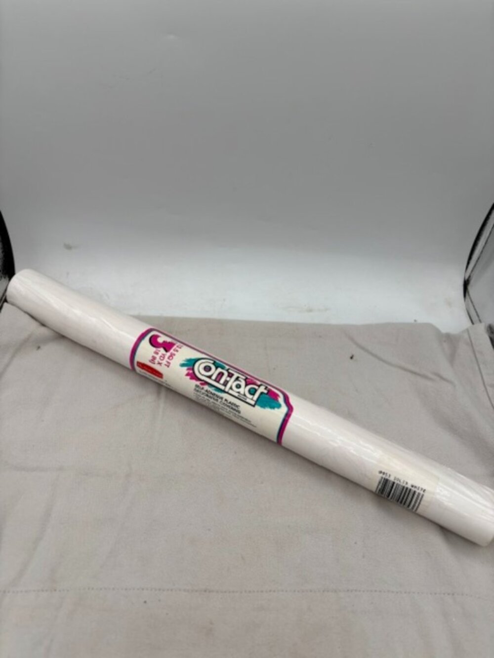 Rubbermaid Contact 13.5 SQ Ft White Plastic Decorative Paper.13-1